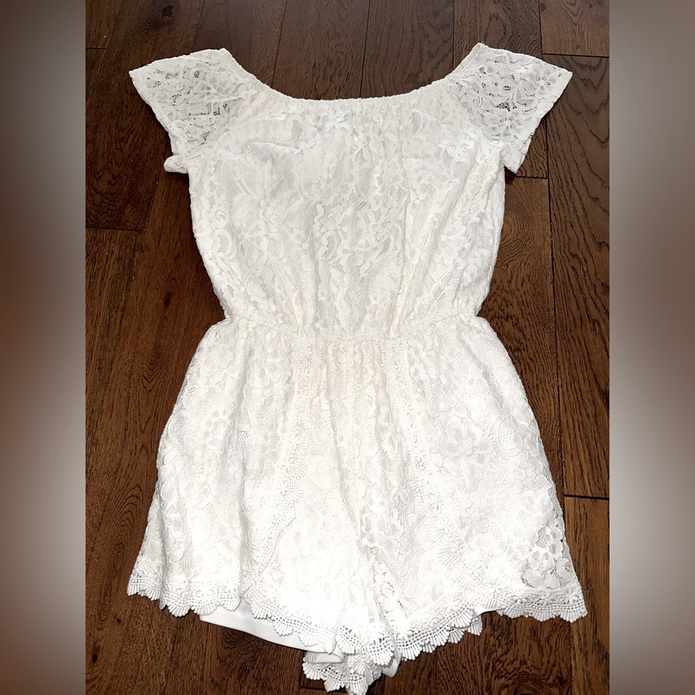 JACK White Lace Off-Shoulder Romper size Small